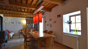 Dining - Charming Villa With Private Pool and Phenomenal Views (Saint-Jean-de-Maruejols-et-Avejan)