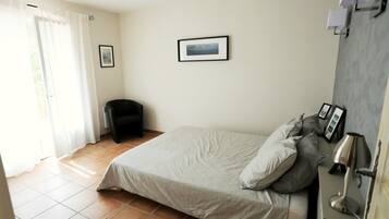 House | 3 bilik tidur, dilengkapkan perabot secara berasingan, cadar katil