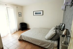 House | 3 bedrooms, individually furnished, bed sheets