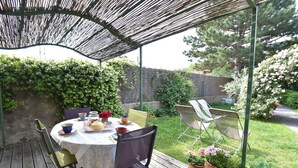 Balcony - Cosy Holiday Home in Caudiès-de-fenouillèdes With Garden (Caudies-de-Fenouilledes)