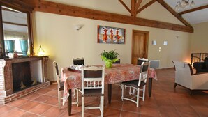 Dining - Cosy Holiday Home in Caudiès-de-fenouillèdes With Garden (Caudies-de-Fenouilledes)