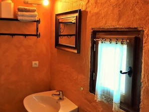 Shower, towels - Mod Holiday Home in Frayssinet-le-gelat With Private Terrace (Frayssinet-le-Gelat)