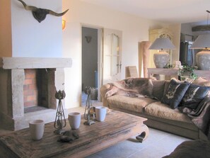 Fireplace, DVD player - Beautiful Villa in Tourtour With Private Swimming Pool (Tourtour)