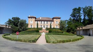 Unclassified image, 4 of 31, button - Delicious Holiday Castle Park With Swimming Pool, Golf, Tennis and Restaurant (Lombez)