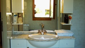 Unclassified image, 5 of 31, button - Delicious Holiday Castle Park With Swimming Pool, Golf, Tennis and Restaurant (Lombez)
