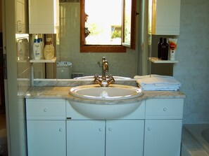Bathtub - Delicious Holiday Castle Park With Swimming Pool, Golf, Tennis and Restaurant (Lombez)