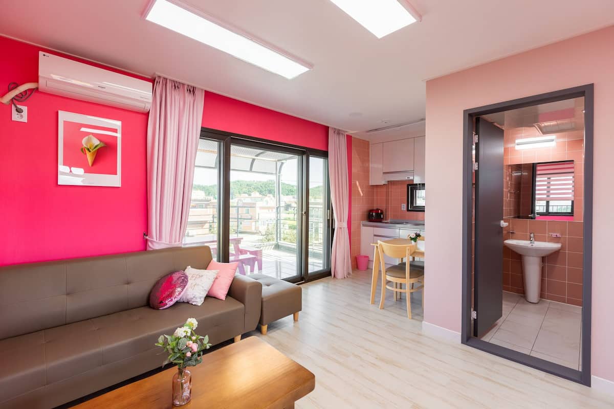 Pink 301 | Wohnbereich