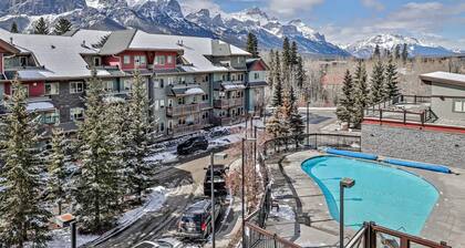 Close To It All! Rocky Mountain 2BR Loft Penthouse - Resort w Pool & 3 Hot Tubs!