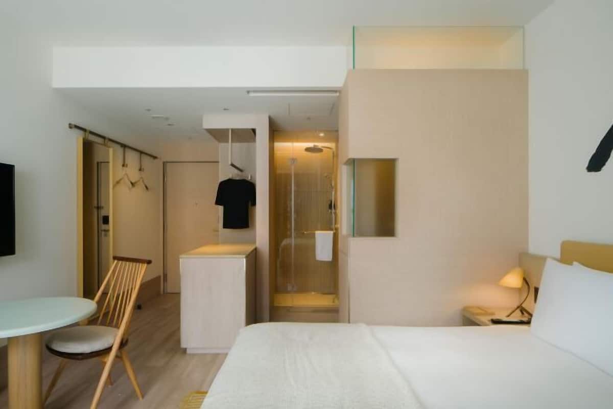 1 Schlafzimmer, Daunenbettdecken, Zimmersafe, Verdunkelungsvorhänge