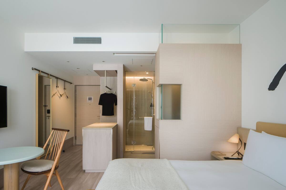Down comforters, in-room safe, blackout drapes, soundproofing
