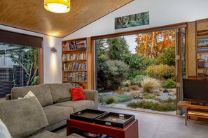 House, 2 Bedrooms | Living room