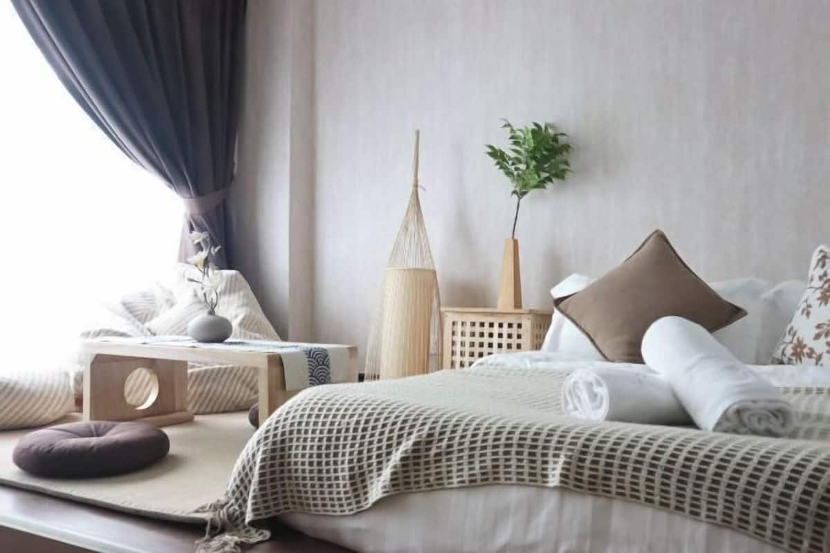 1 bedroom, individually decorated, individually furnished