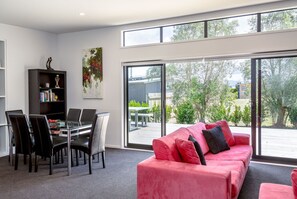 Nhà, 4 phòng ngủ, 2 phòng tắm | Khu phòng khách