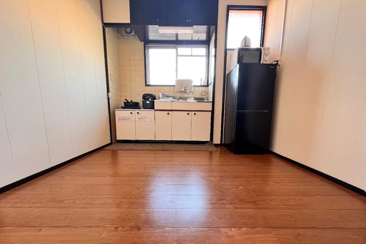 Private kitchen | Fridge, microwave, stovetop, griddle