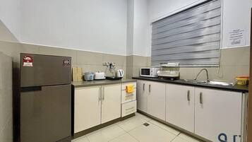 Comfort Apartment | Dapur peribadi | Peti sejuk, dapur, cerek elektrik