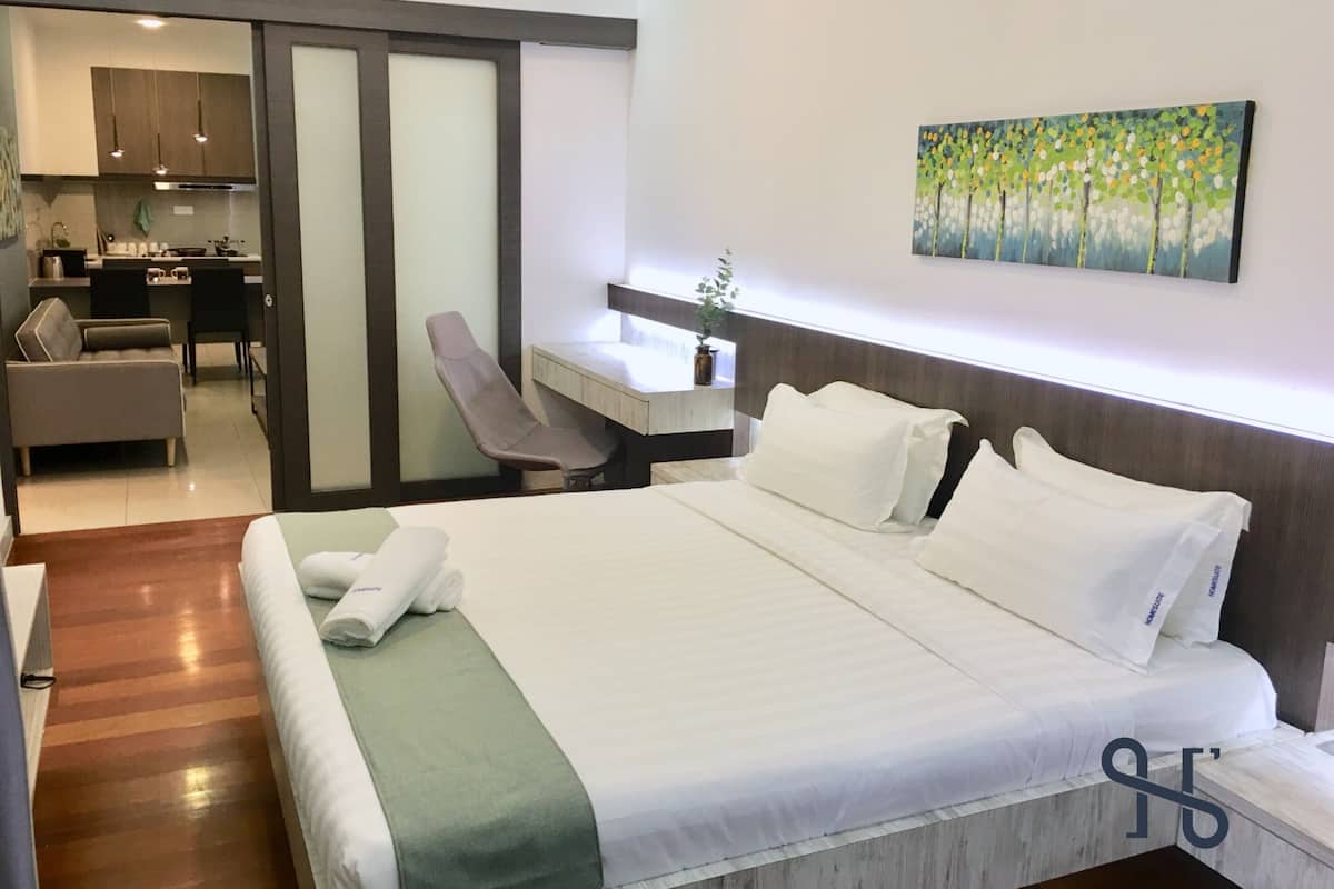 Family Apartment, 3 Bedrooms | 3 bedrooms, individually decorated, individually furnished, desk