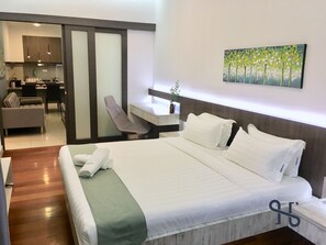 Family Apartment, 3 Bedrooms | 3 bedrooms, individually decorated, individually furnished, desk