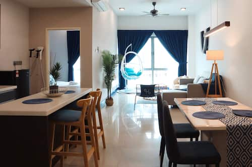 Comfort Apartment | Living area | LED TV, streaming services