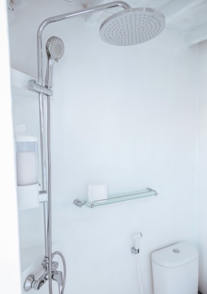 Cabaña | Baño | Regadera y toallas