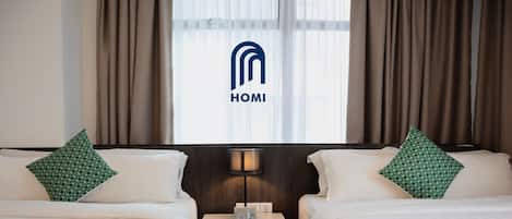 Suite estándar | Caja de seguridad en la habitación, escritorio y cortinas blackout