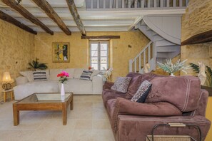 TV, fireplace, DVD player, table tennis