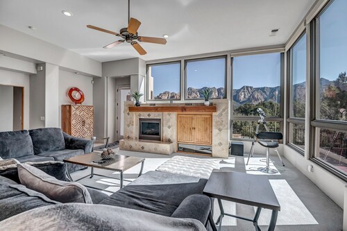 Sedona Spectacular: Luxury 3BR home with private pool, hot tub, and stunning red rock views.