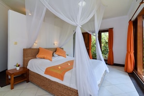 4 chambres, coffres-forts dans les chambres, fer et planche à repasser