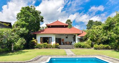 Villa Kupu Kupu - Beachfront Villa In East Part of Norther BALI