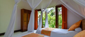 Villa Kupu Kupu - Beachfront Villa In East Part of Norther BALI
