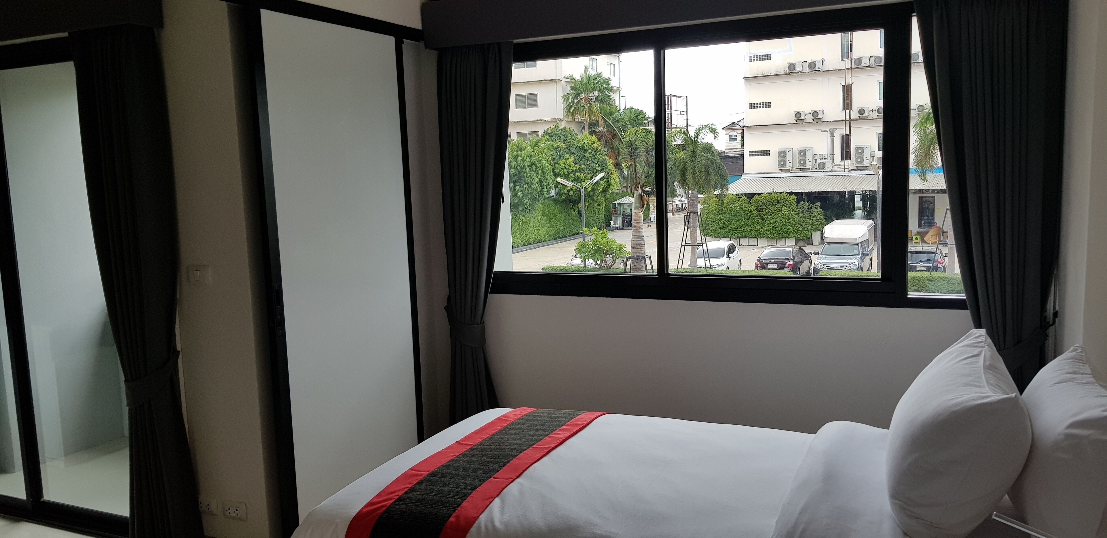 superior twin room | minibar, in-room safe, desk, soundproofing