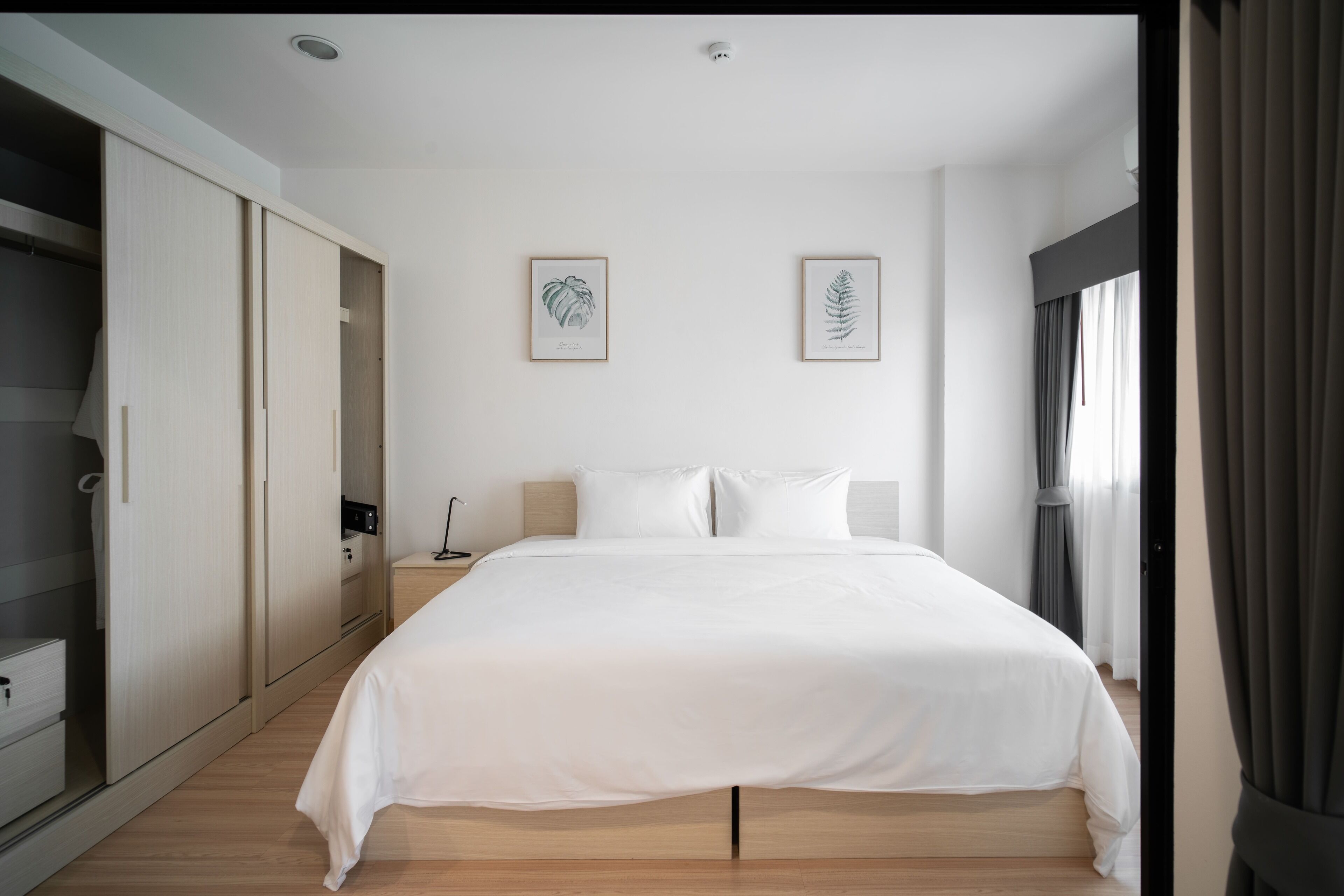 superior double room | minibar, in-room safe, desk, soundproofing