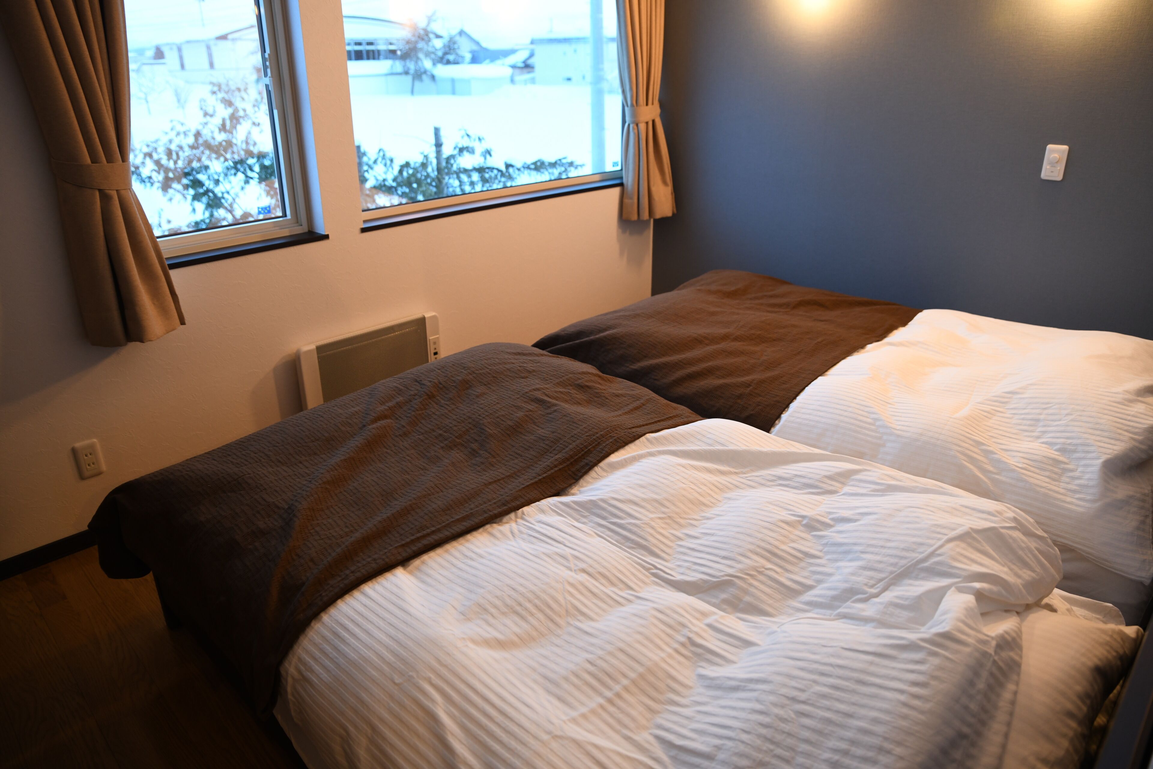 Blackout curtains, free WiFi