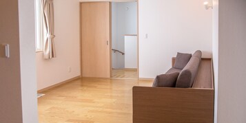 50-inch TV with digital channels, fireplace