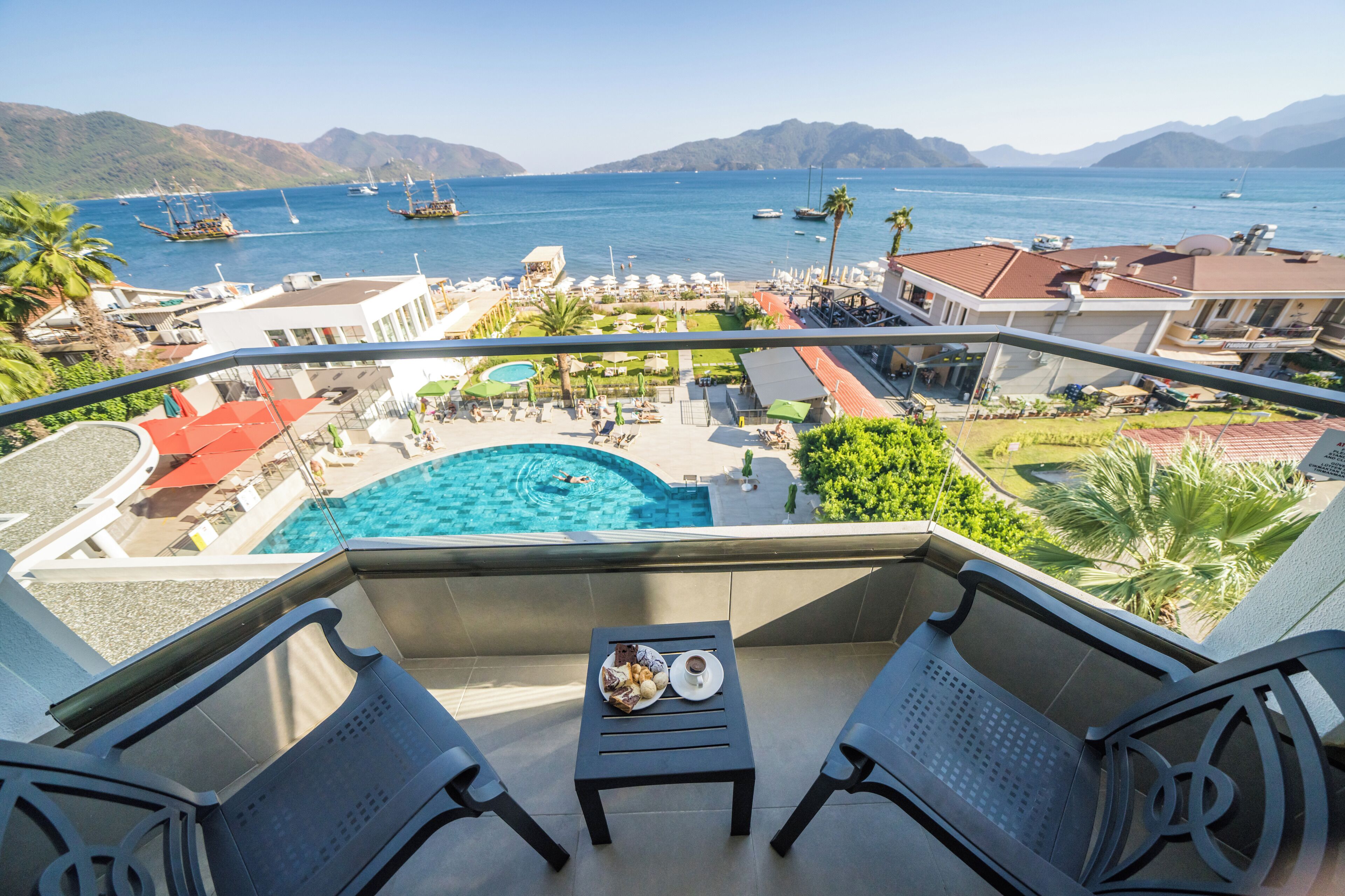 Standard Sea View Double or Twin | 迷你吧、客房内保险箱、笔记本电脑工作区、遮光窗帘