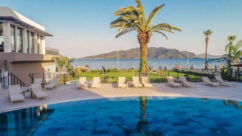 Premier Nergis Beach