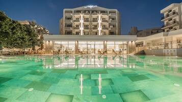 Seasonal outdoor pool