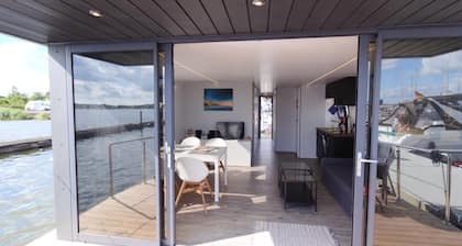 Hausboot Fjord Aries mit Dachterrasse in Schleswig