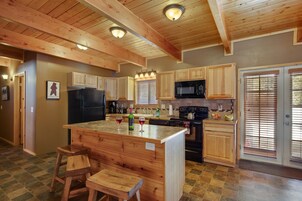 Chalet (3 Bedrooms) | Private kitchen | Fridge, microwave, oven, stovetop