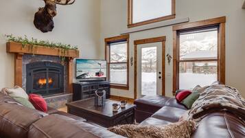 House (4 Bedrooms) | Living room | TV, DVD player, foosball, toys