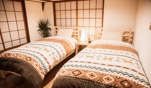 Setrika/meja setrika, Wi-Fi gratis, dan seprai linen