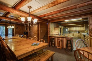 Villa (6 Bedrooms) | Restauranger