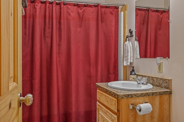 Villa (5 Bedrooms) | Bathroom | Shower, free toiletries, hair dryer, towels