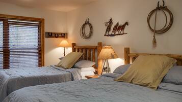 1 bedroom, bed sheets