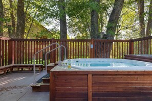 Outdoor spa tub - Teton Serenity (Driggs)