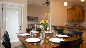 House (5 Bedrooms) | Dining room