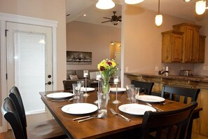 Ferienhaus (5 Bedrooms) | Esszimmer