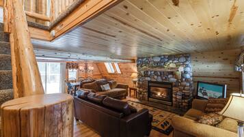 Villa (4 Bedrooms) | Living area
