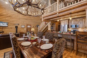 Dining - Lumberjack Lodge (Island Park)