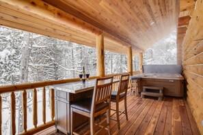 Property grounds - Lumberjack Lodge (Island Park)