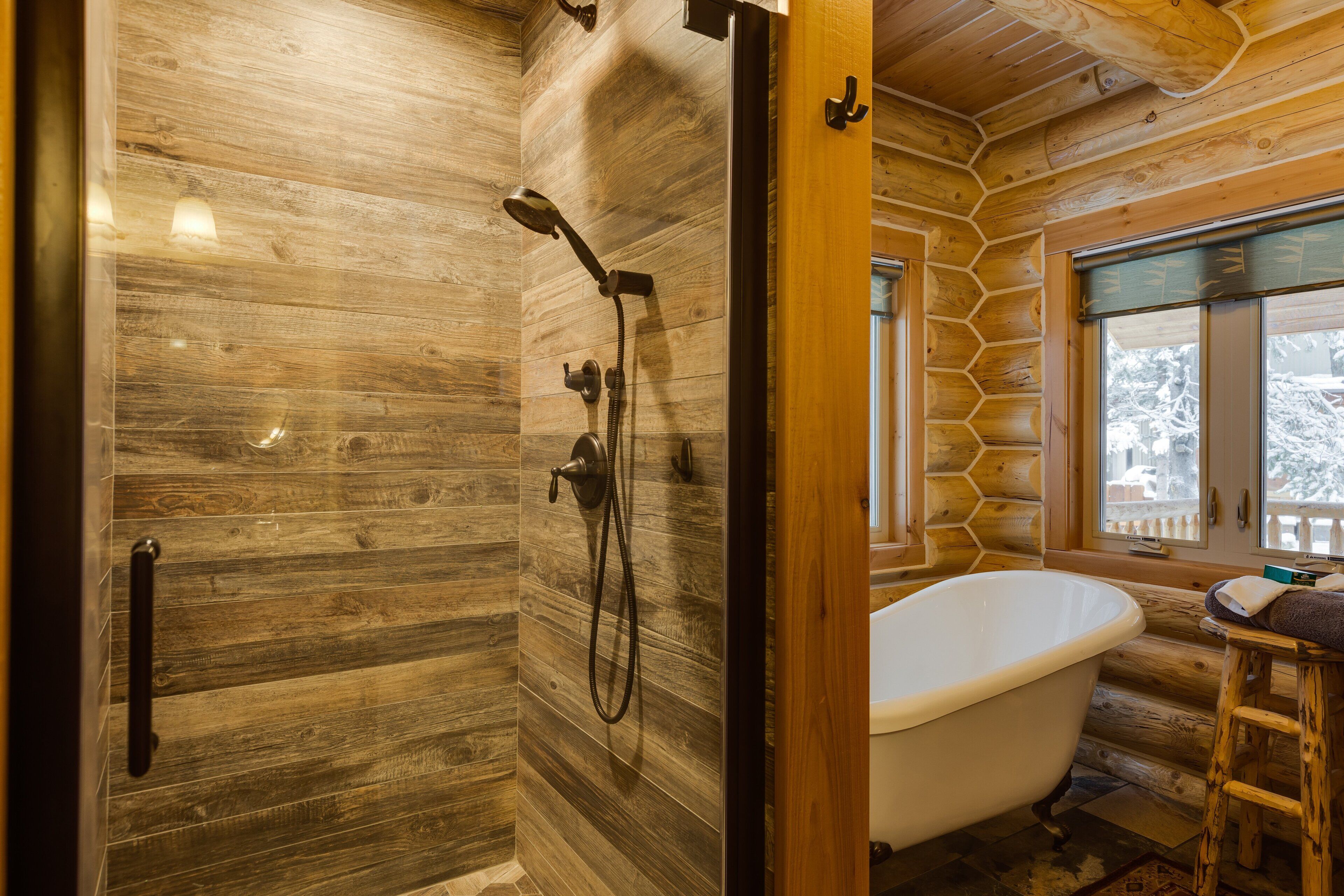Villa (4 Bedrooms) | Bathroom | Shower, free toiletries, hair dryer, towels
